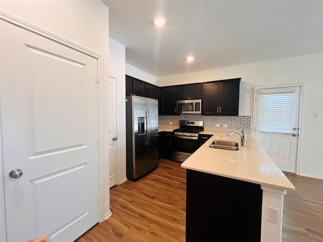 Building Photo - 325 Geode Glen