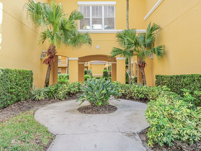 Building Photo - 5045 Fairways Cir