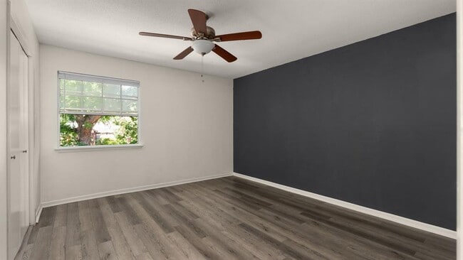 Building Photo - 7409 Shadow Hill Dr