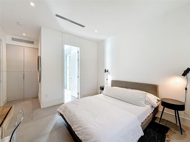 Building Photo - 561 Warren Ln