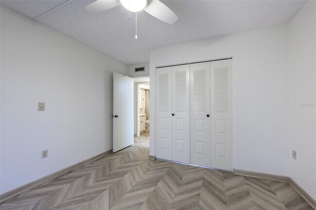 Building Photo - 2300 Aaron St