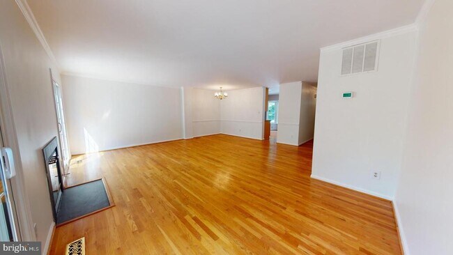 Building Photo - 5739 Oakshore Ct