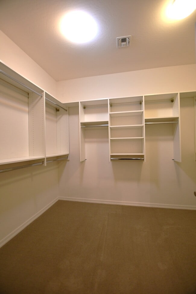 Building Photo - 3106 E Patrick St