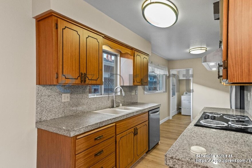 Building Photo - 452 Cirrus Ave