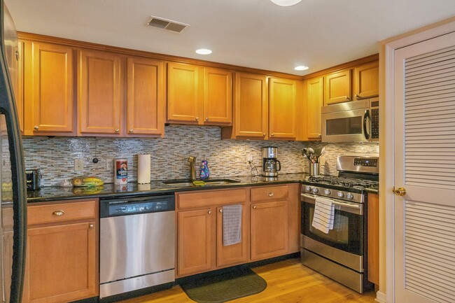 Building Photo - 75 Jefferson St