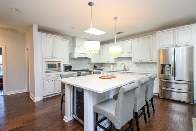 Building Photo - **STUNNING POOL HOME**4BEDS / 4.5BATHS**AQ...