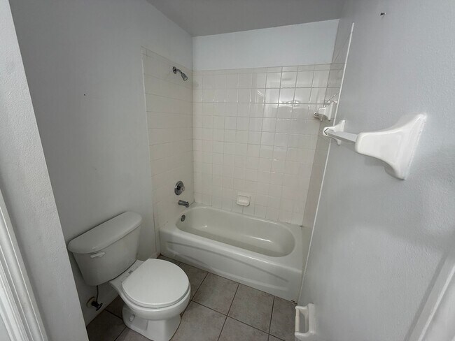 Building Photo - 8927 Courtyard Ln