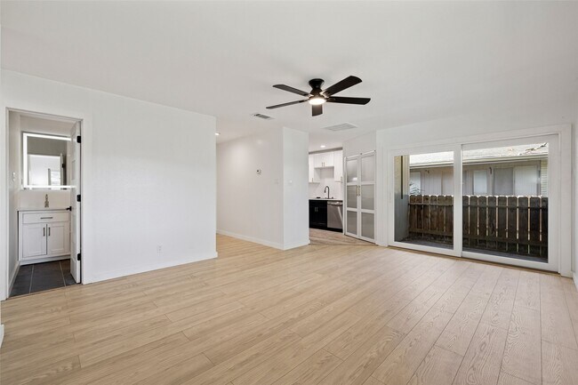 Building Photo - 909 Silber Rd