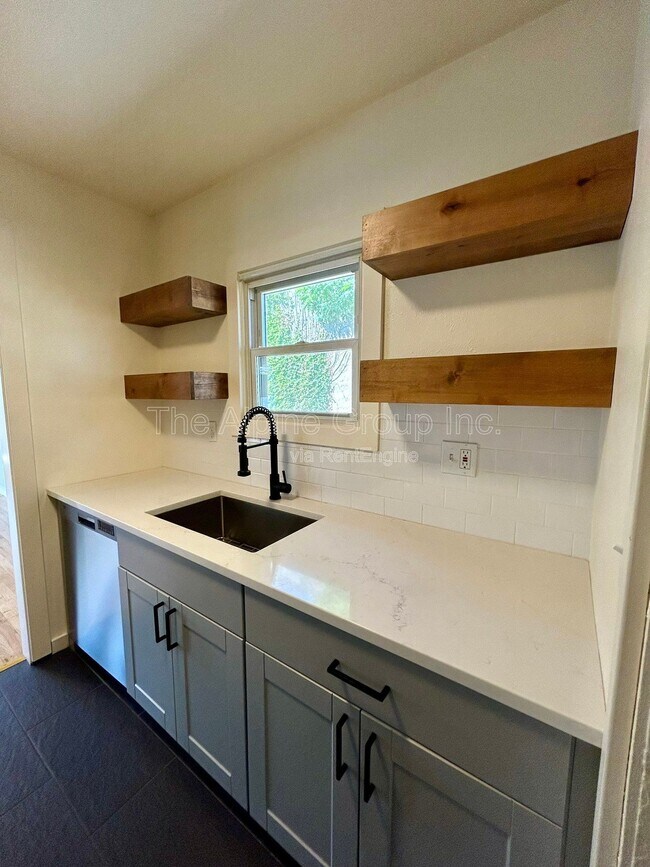 Building Photo - 4831 N Maryland Ave