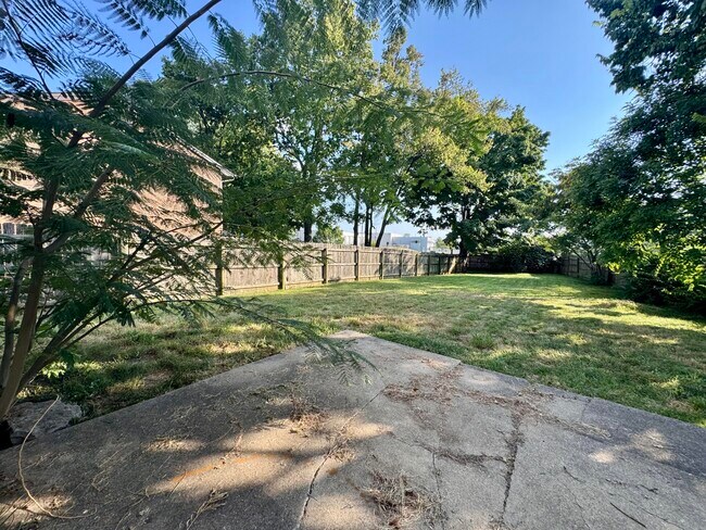 Building Photo - 344 Stonegate Way
