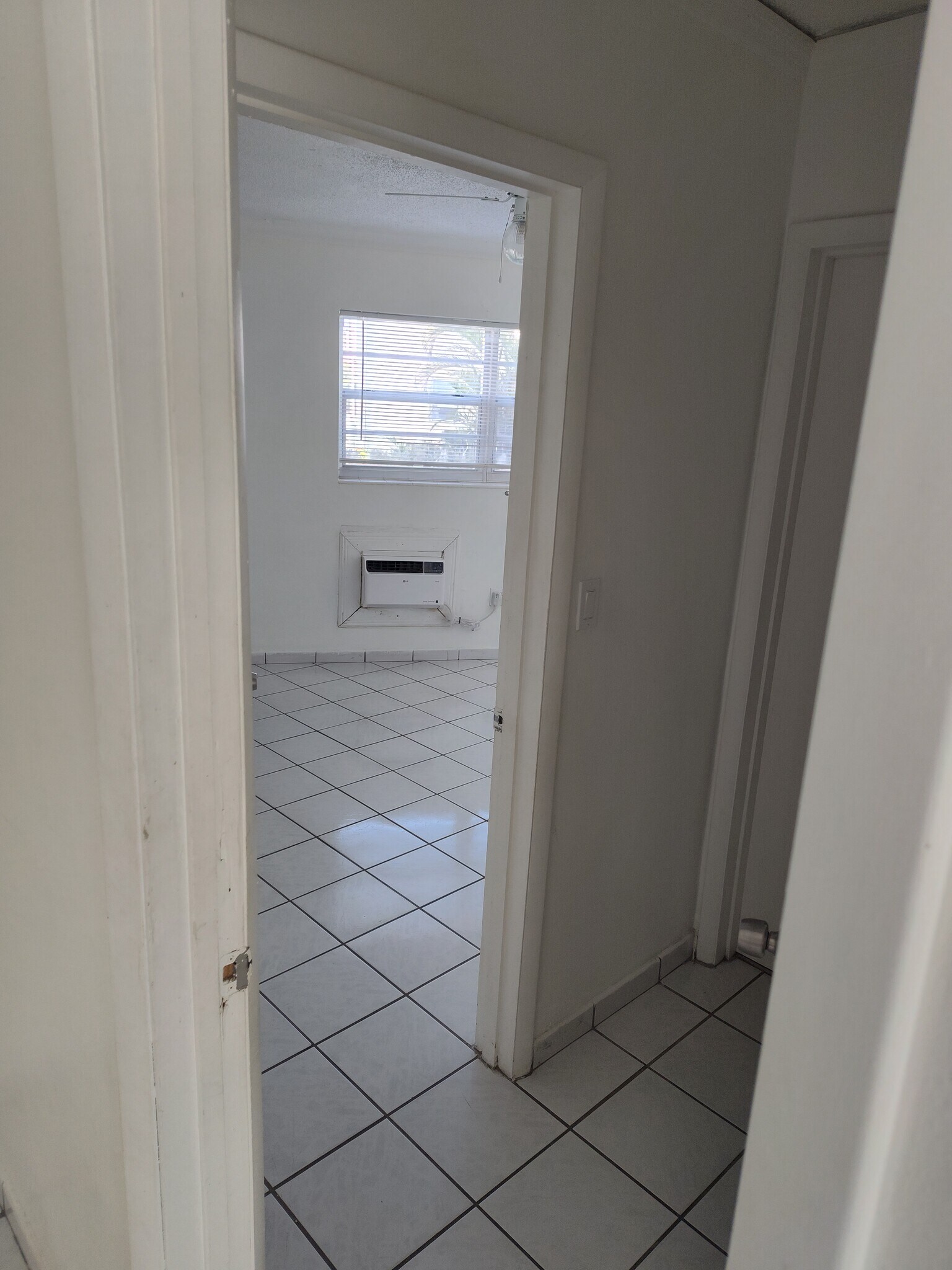 Building Photo - 1605 NE 185th St