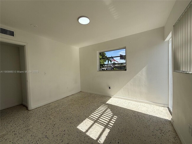 Building Photo - 3200 SW 88th Pl
