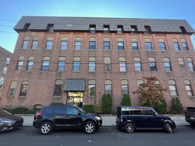 Building Photo - 200 Central Ave