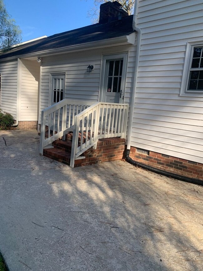 Building Photo - NORTH HILLS CHARMER--2 STORY--DOWNSTAIRS BEDROOM/OFFICE--FORMAL AREAS-LAUNDRY/MUD AREA-CARPORT