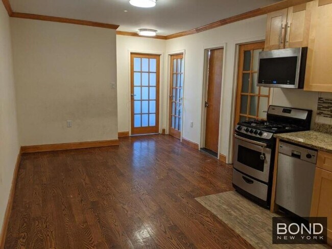 Building Photo - 3 bedroom in GREAT NECK NY 11023