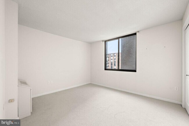 Building Photo - 801 Yale Ave