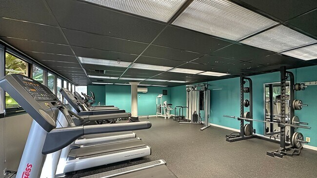 Building Photo - Waterfront Living in the Heart of Jack London Square