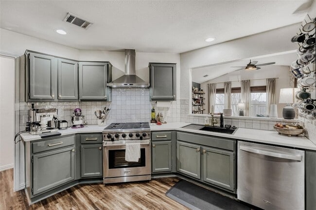 Building Photo - 916 Great Britain Blvd