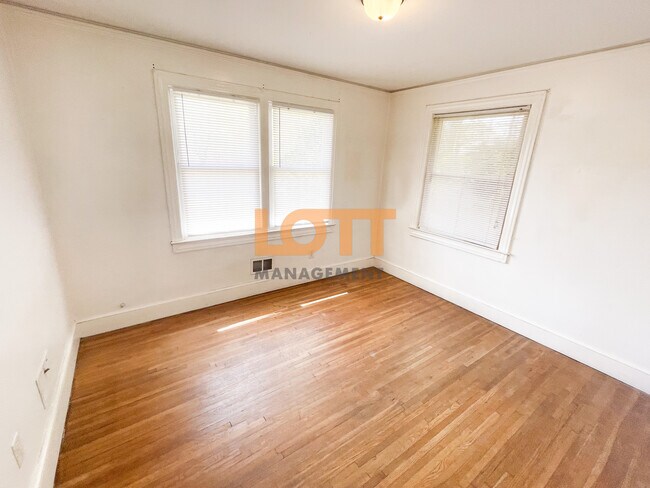 Building Photo - 216 Mountain View Cir