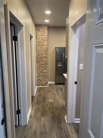 Entering Apartment 1st floor - 410 Franklin Ave