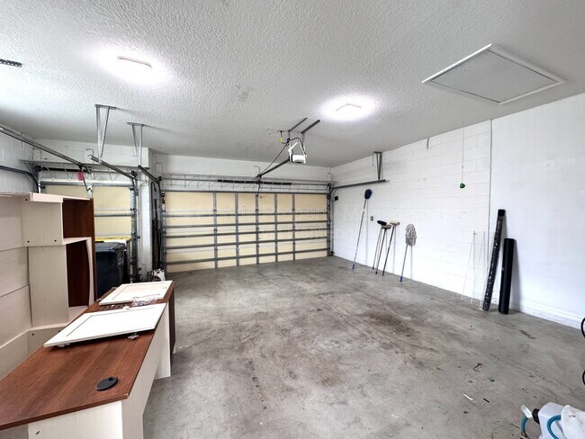 Building Photo - 140 Moss Ln