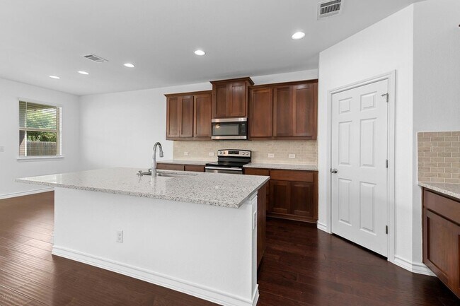 Building Photo - 208 Magna Ln