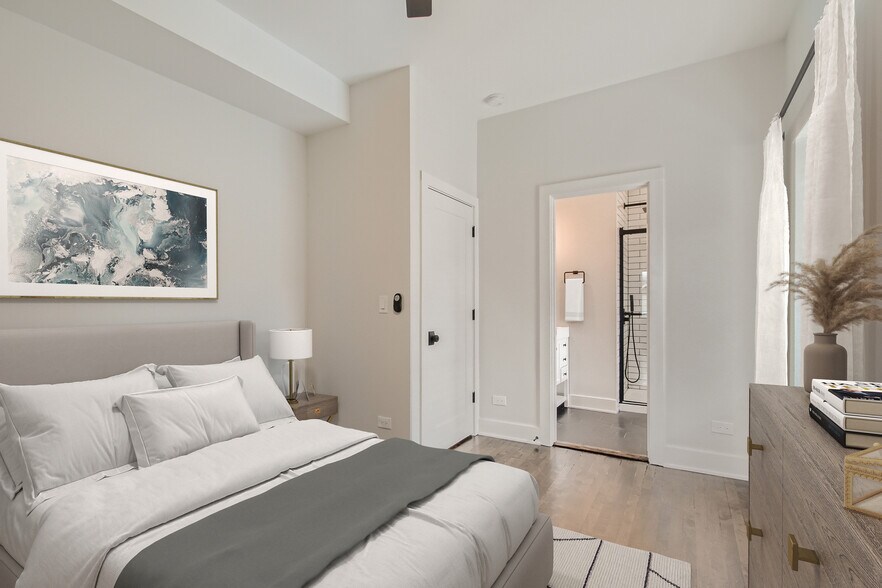 Building Photo - 1452 W Irving Park Rd