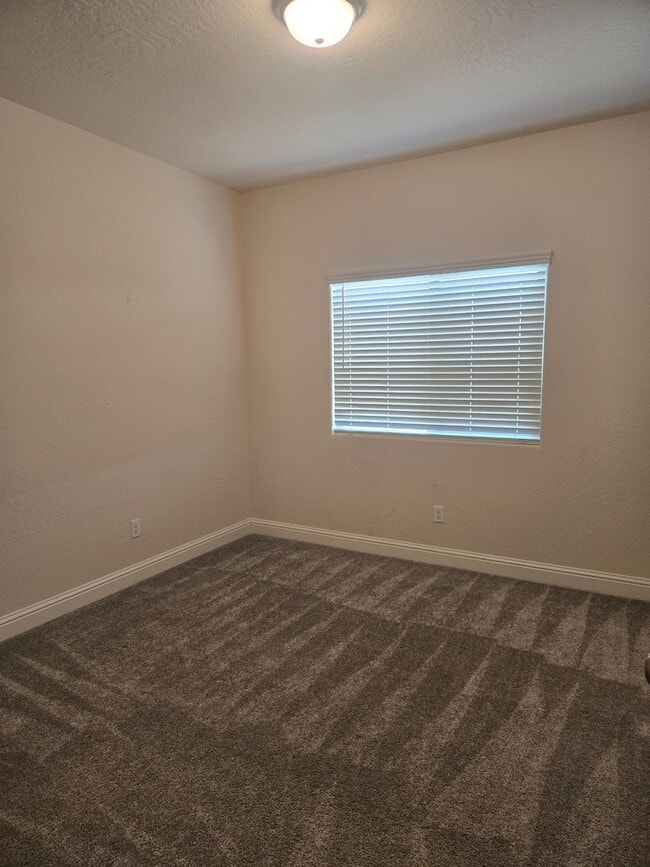 Building Photo - Beautiful home ready for your family available June!