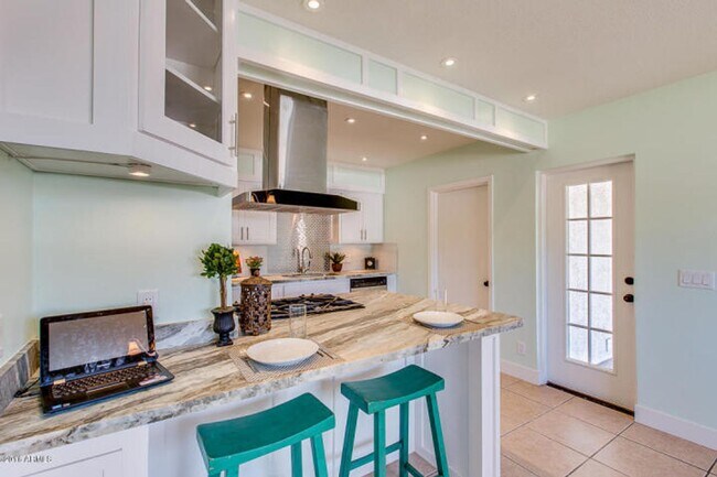 Building Photo - SFH 4-2