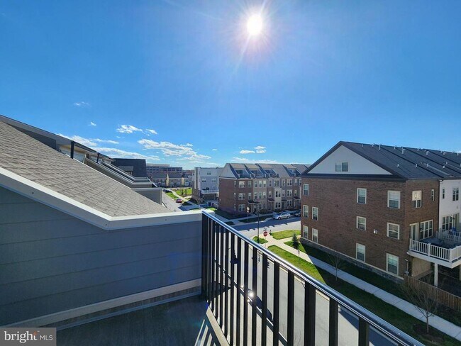 Building Photo - 140 Stowe Dr