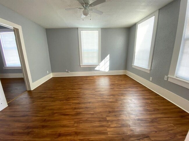 Building Photo - 3114 Avenue M 1/2