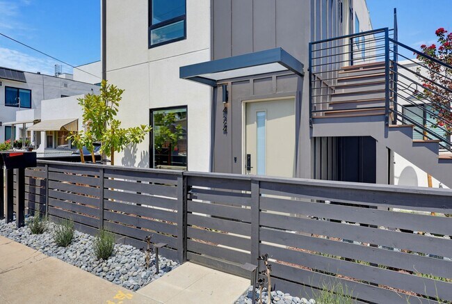 Building Photo - 426-426 Arbor Dr