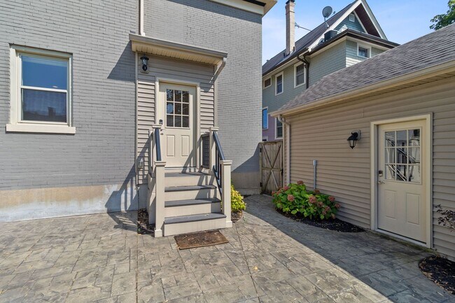 Building Photo - 3739 Hyde Park Ave