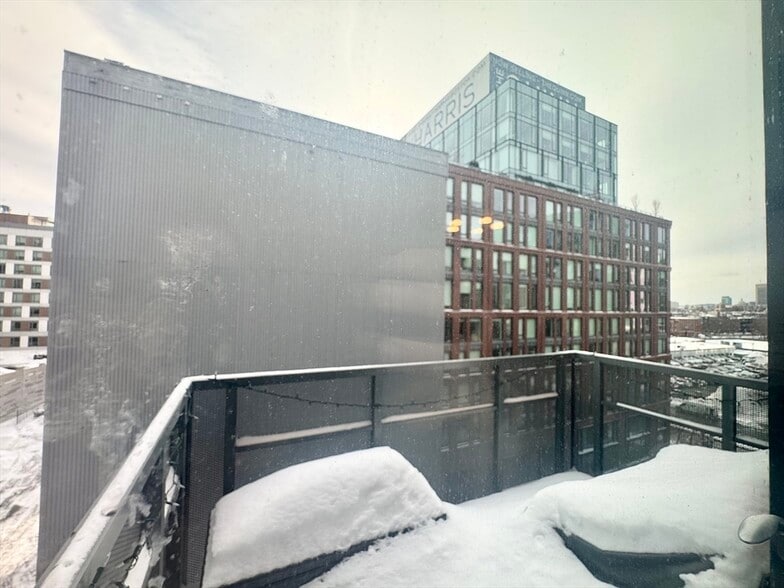 Building Photo - 32 Traveler St