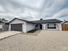 Building Photo - Beautiful 3Bed/2Bath Home located in South...