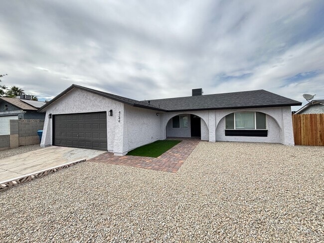 Primary Photo - Beautiful 3Bed/2Bath Home located in South...
