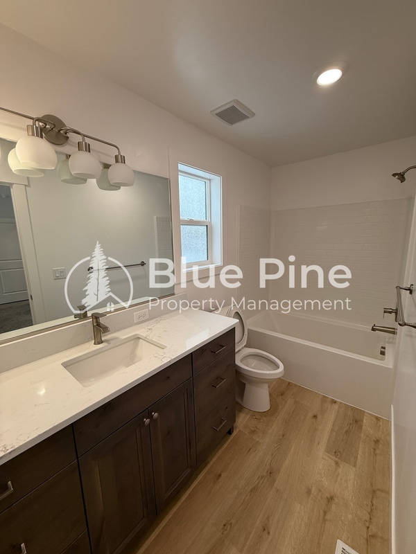 Building Photo - 4335 N Dudley Ave