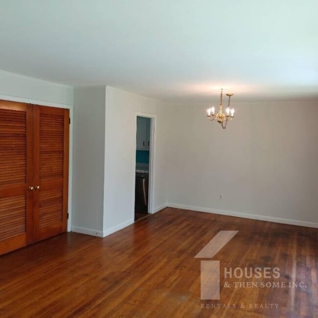 Building Photo - 136 Forest Hills Dr