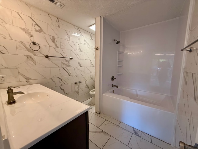 Building Photo - Briarcliffe Condo for Rent