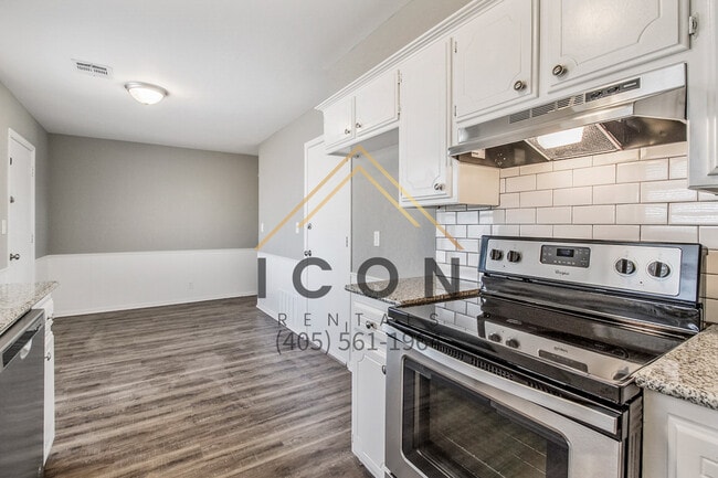 Building Photo - 1038 S Highland Dr