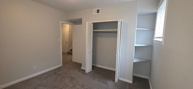 Building Photo - Large Family Home - Move In Ready!