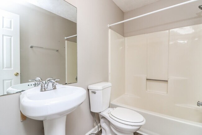 Building Photo - 3106 Calumet Cir NW