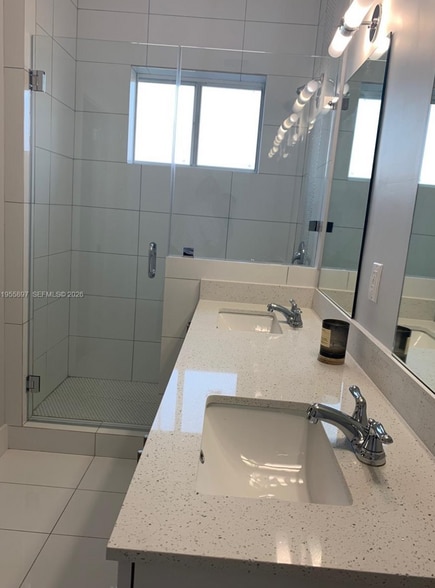 Building Photo - 803 E 28th St