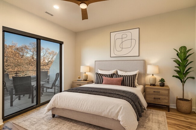 Building Photo - 215 E Pleasant St