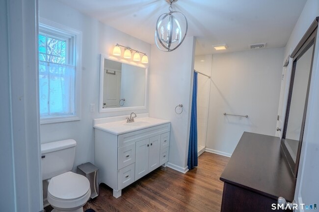 Building Photo - 348 Buckingham Ave