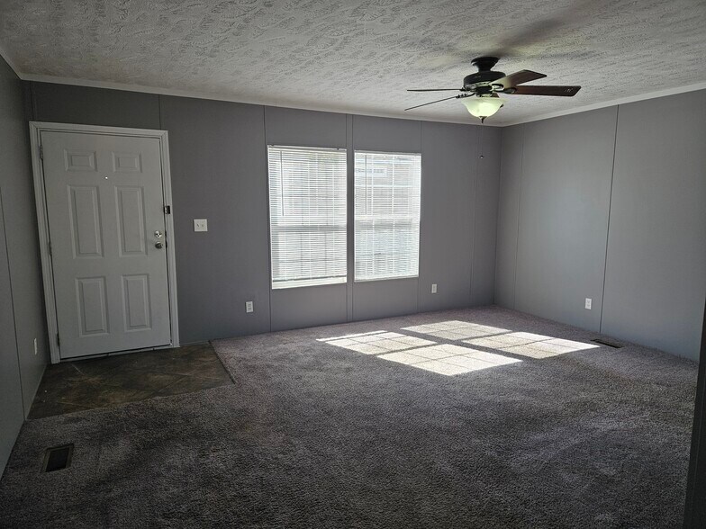 Building Photo - 64 Lynnwood Cir