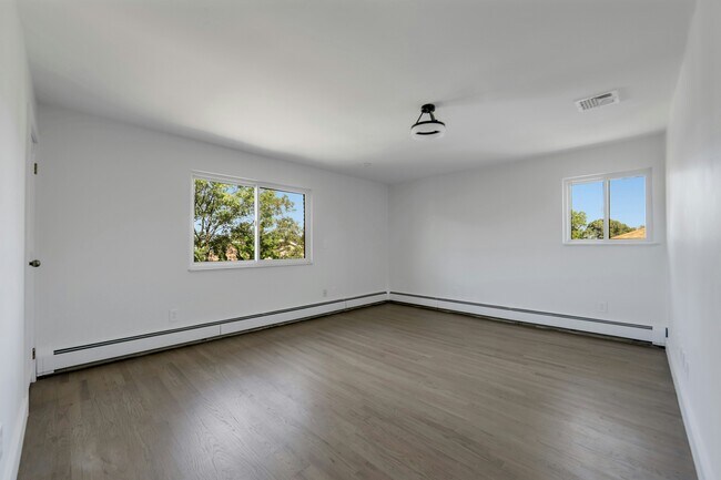 Building Photo - 2413 Hammett Ave