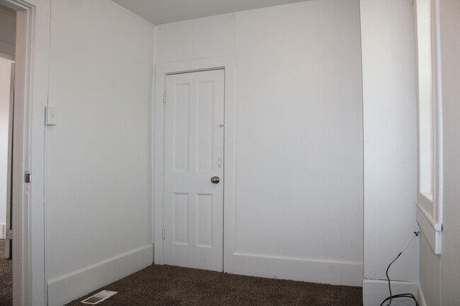 Building Photo - Move In Credit $200!!!
