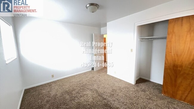 Building Photo - One level living with 4 bedrooms, 2 bathro...