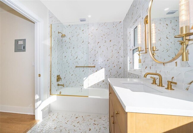 Building Photo - 421 W Fairbanks Ave